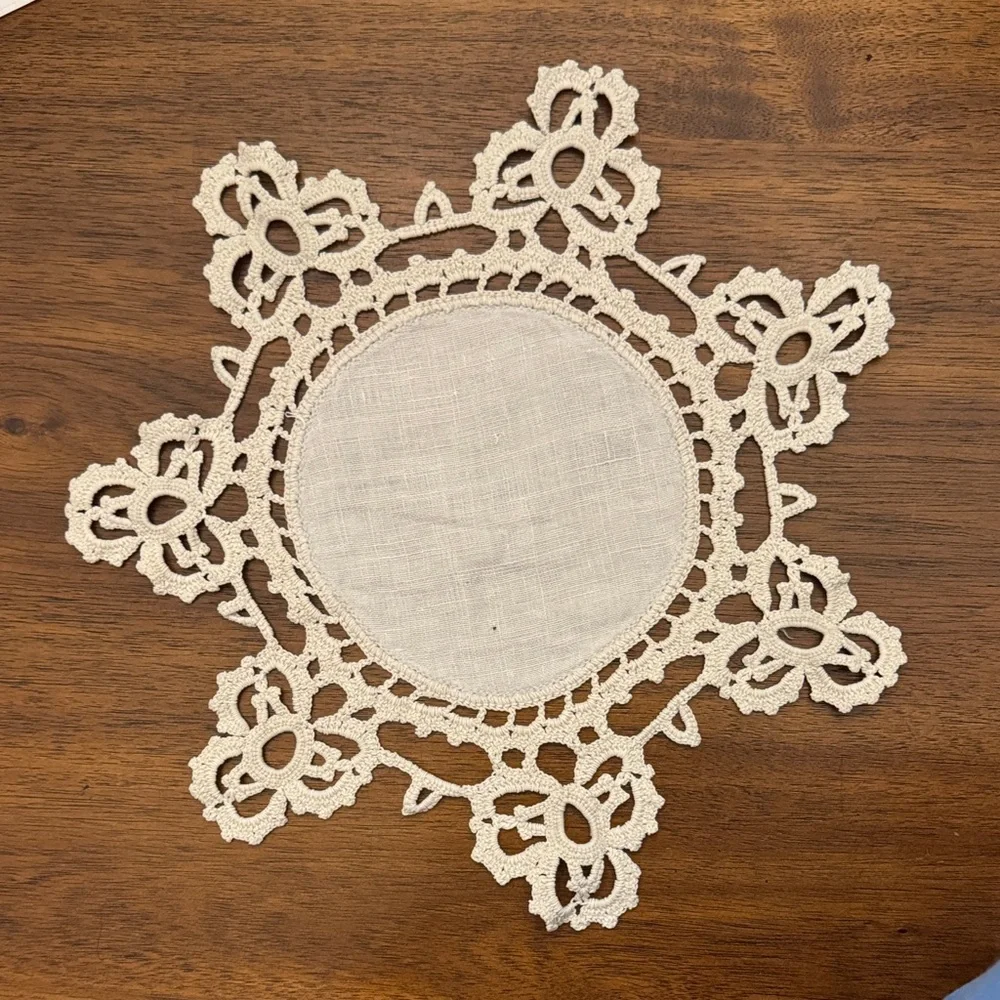 Snowflake Doily — White Lace / Crochet